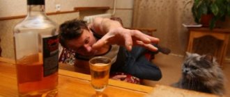 Мужчина тянется за рюмкой