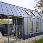 Вот такой курятник построил Первый телеканал певице Елене Ваенге. Фото: предоставлено программой