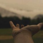 выписать ребенка из квартиры и прописать в другую, детская рука протянута вперед